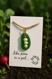 Sea Glass Peas in a Pod Necklace, Personalized 2 3 4 Pea Family Necklace, Pearl or Glass Beads, Mother Grandma Gift