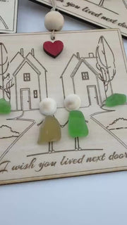 Etsy video 4358602902-2 | Sea Glass Friendship Plaque: Custom Engraved Wood Friend (Christmas) Gift Ornament