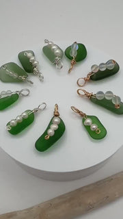 Etsy video 1741336434-2 | Sea Glass Peas in a Pod Necklace, Personalized 2 3 4 Pea Family Necklace, Pearl or Glass Beads, Mother Grandma Gift